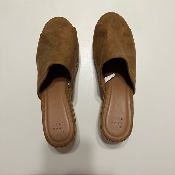 Suede Clogs - Picture 5 of 8